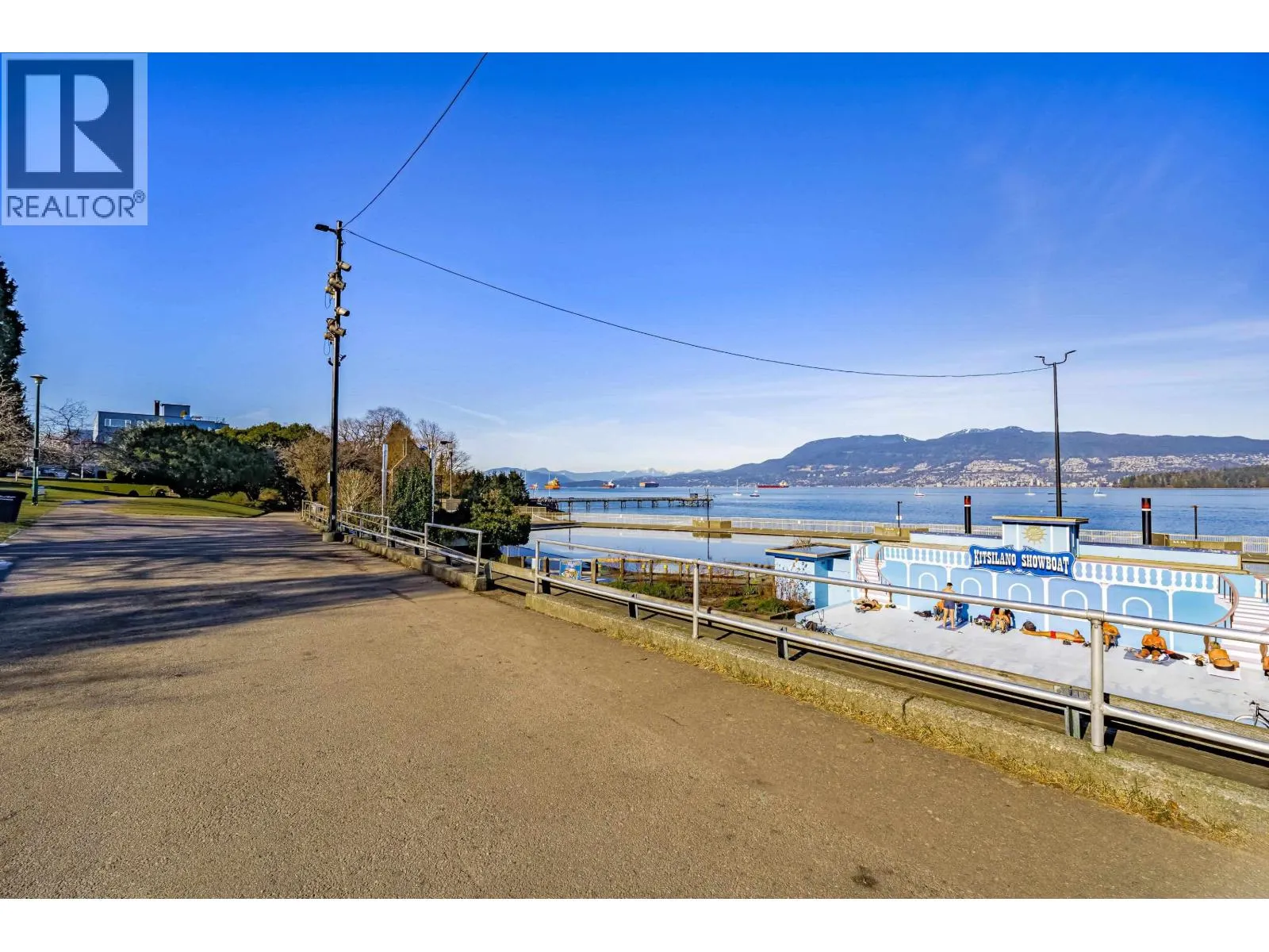 305 2430V POINT GREY ROAD