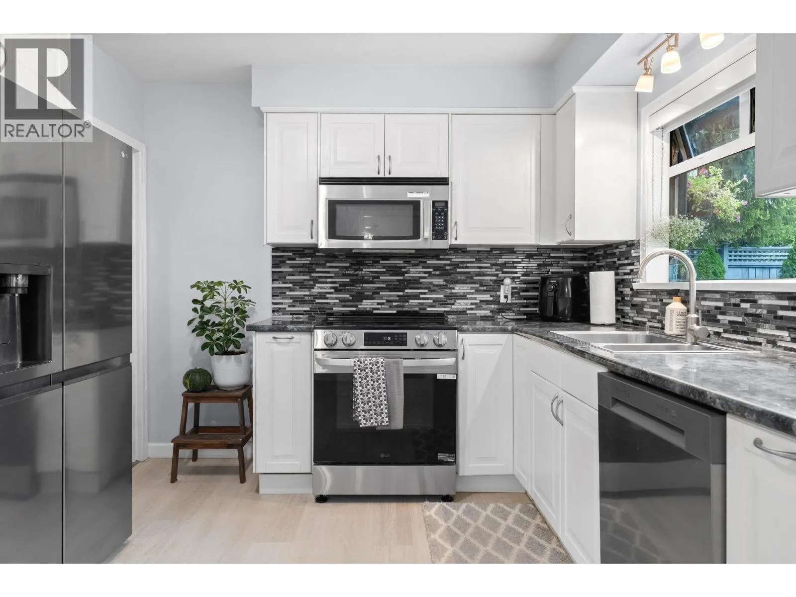 3020 THORNCLIFFE DRIVE