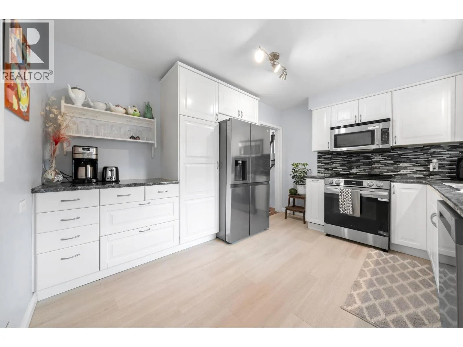 3020 THORNCLIFFE DRIVE