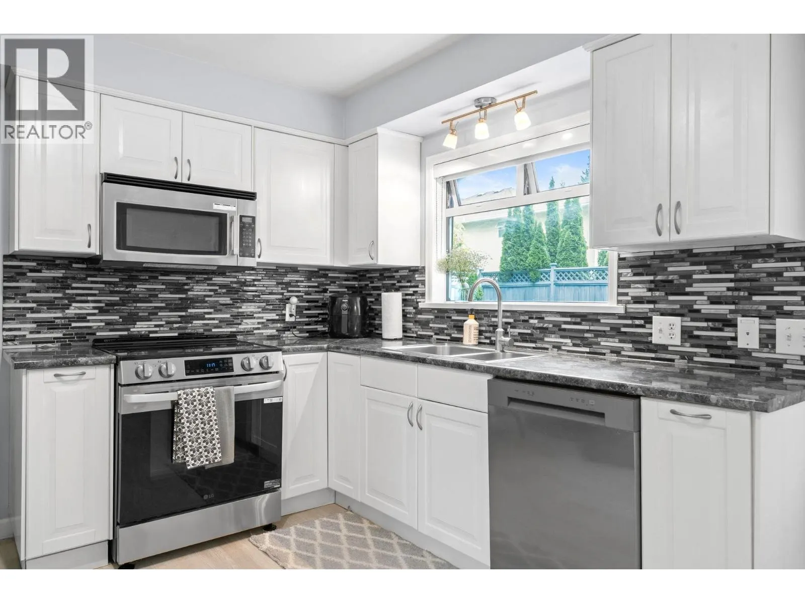 3020 THORNCLIFFE DRIVE
