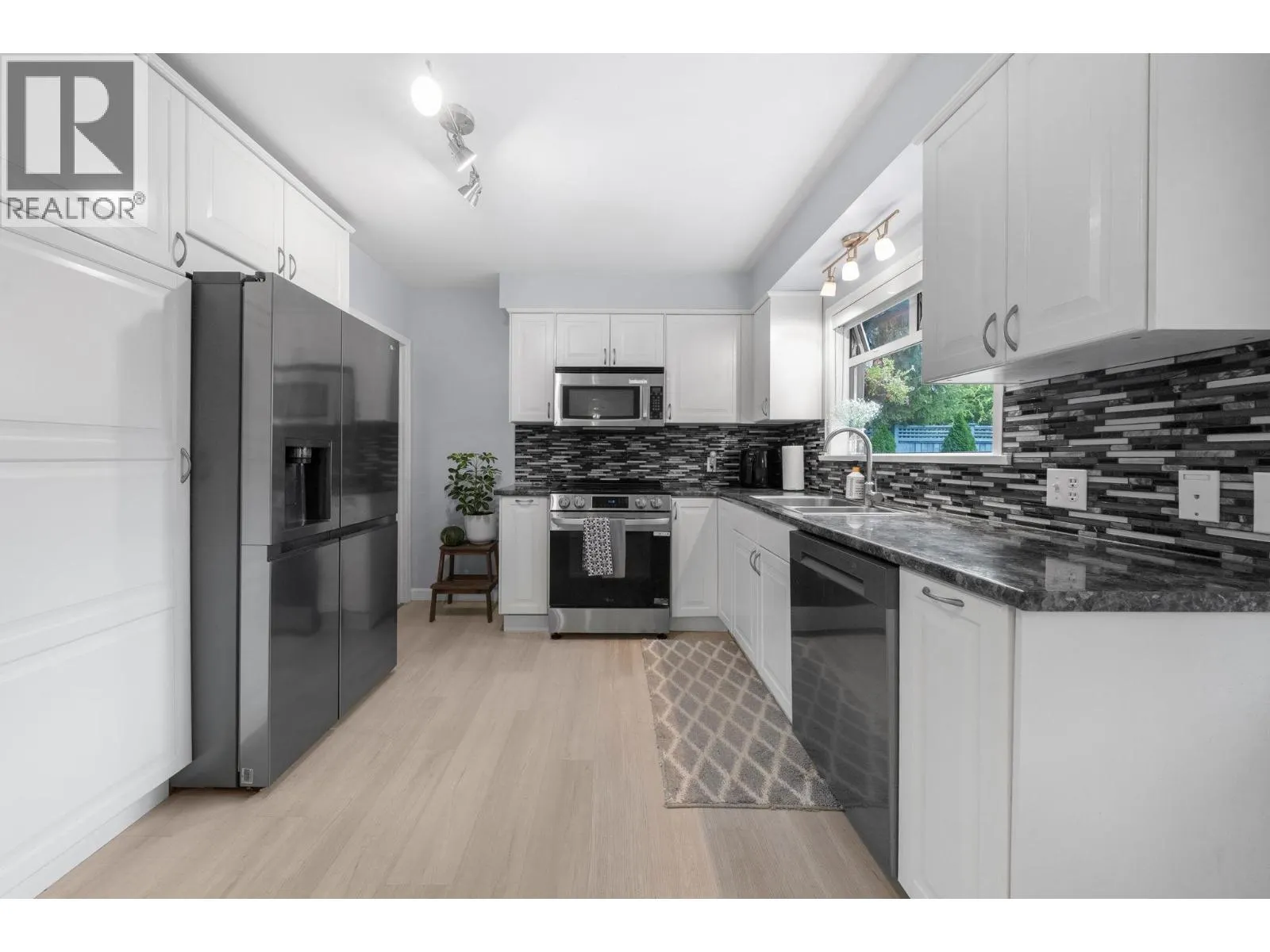 3020 THORNCLIFFE DRIVE