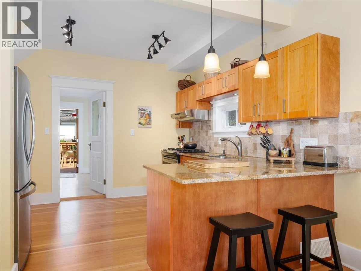 848 E 6TH STREET