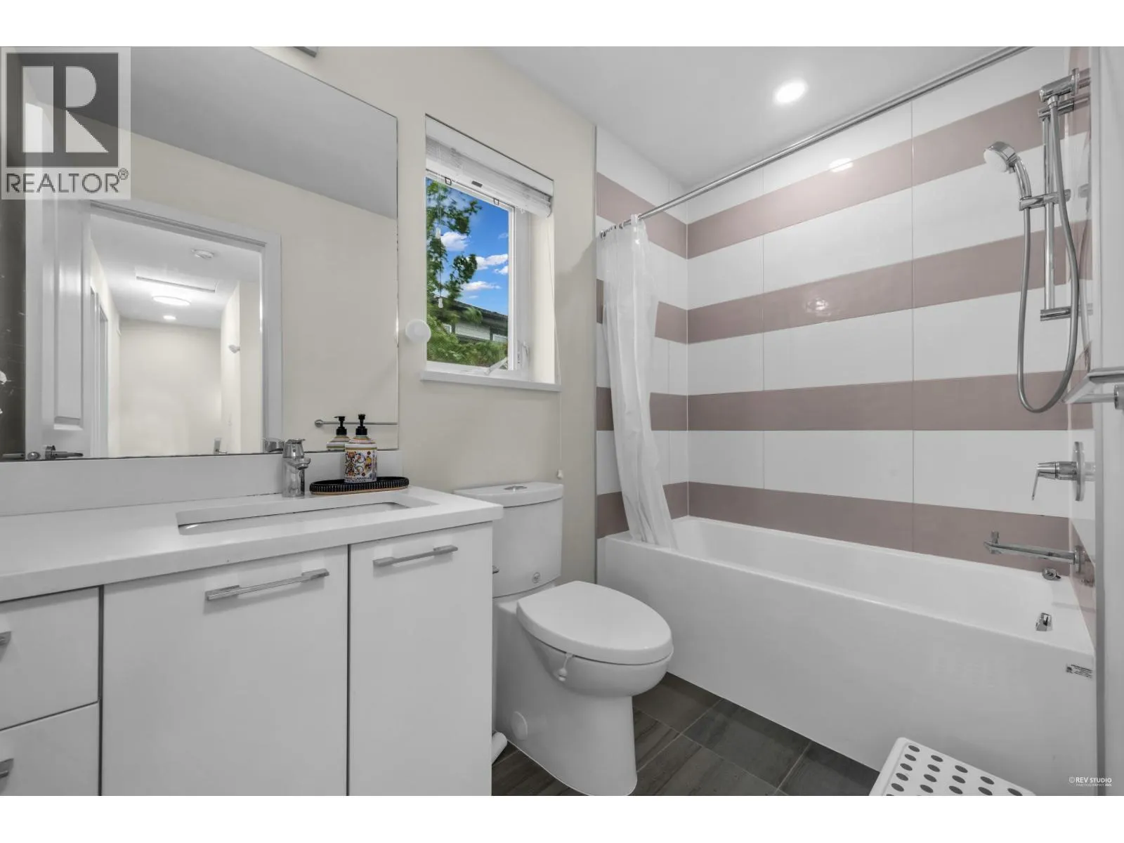 63 10311 RIVER DRIVE