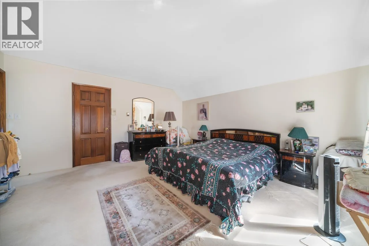 8008 WOODHURST DRIVE