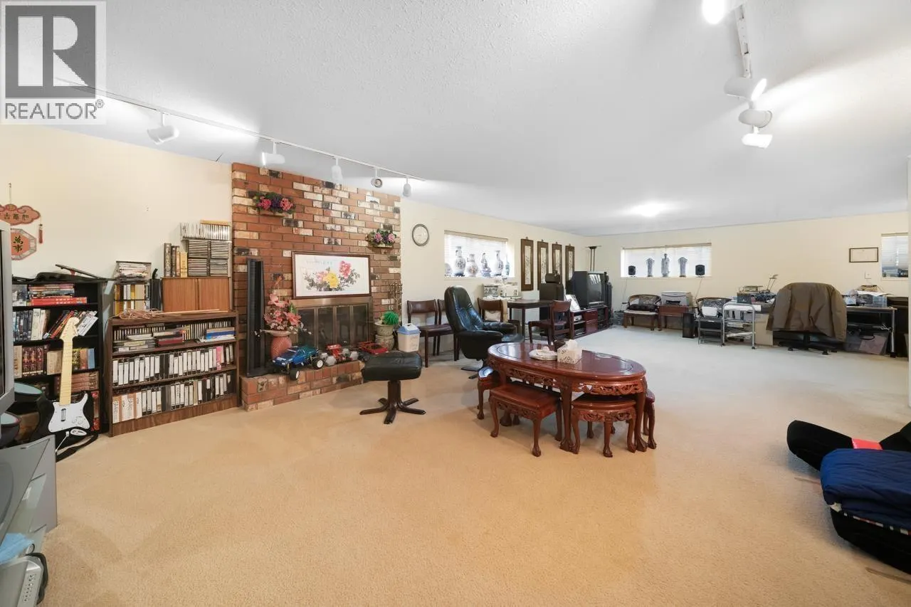 8008 WOODHURST DRIVE