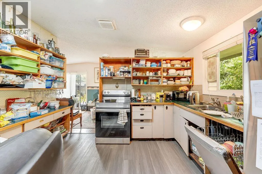 643 PLYMOUTH DRIVE