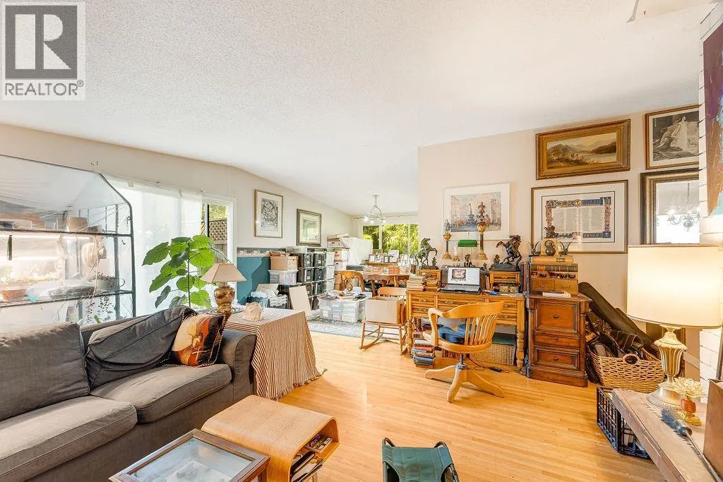 643 PLYMOUTH DRIVE