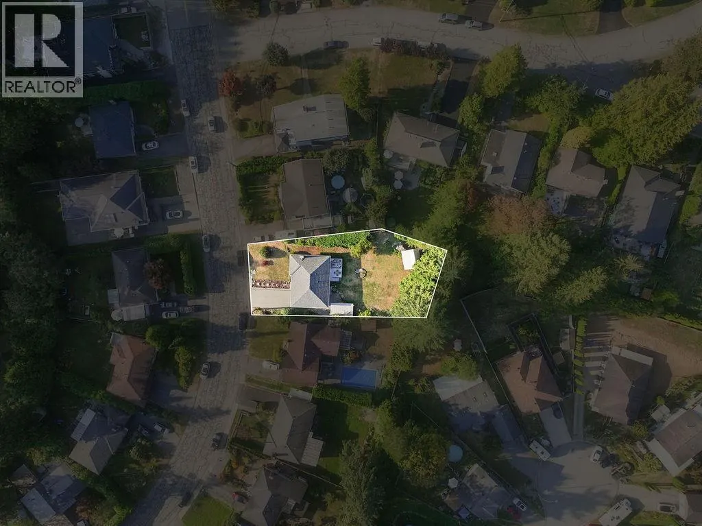 814 PLYMOUTH DRIVE