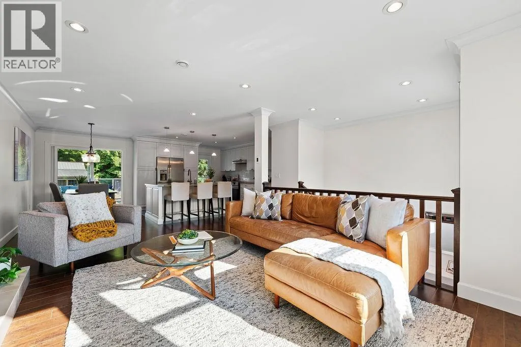814 PLYMOUTH DRIVE