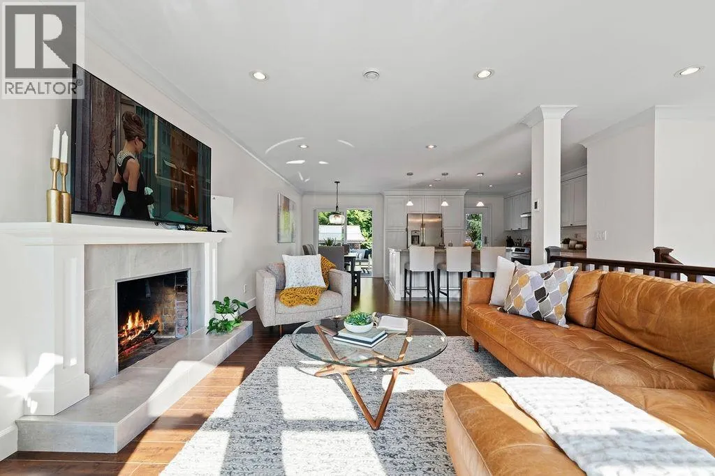 814 PLYMOUTH DRIVE