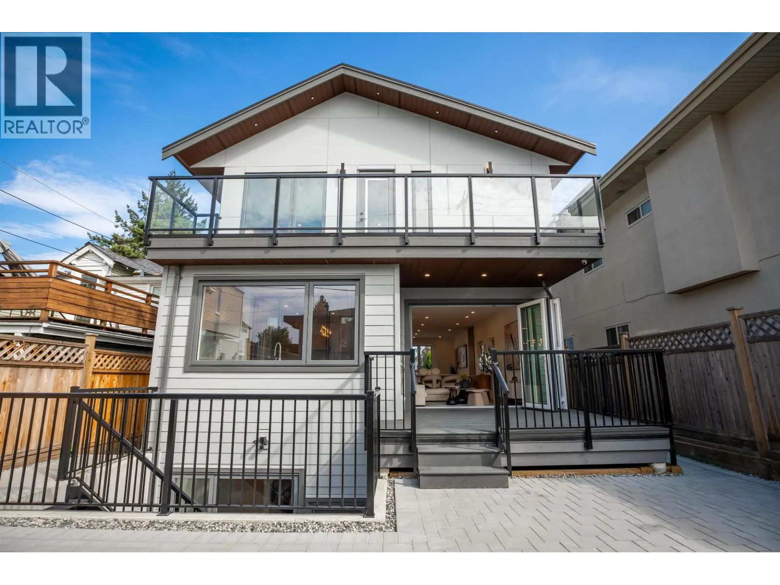 7 N HOWARD AVENUE