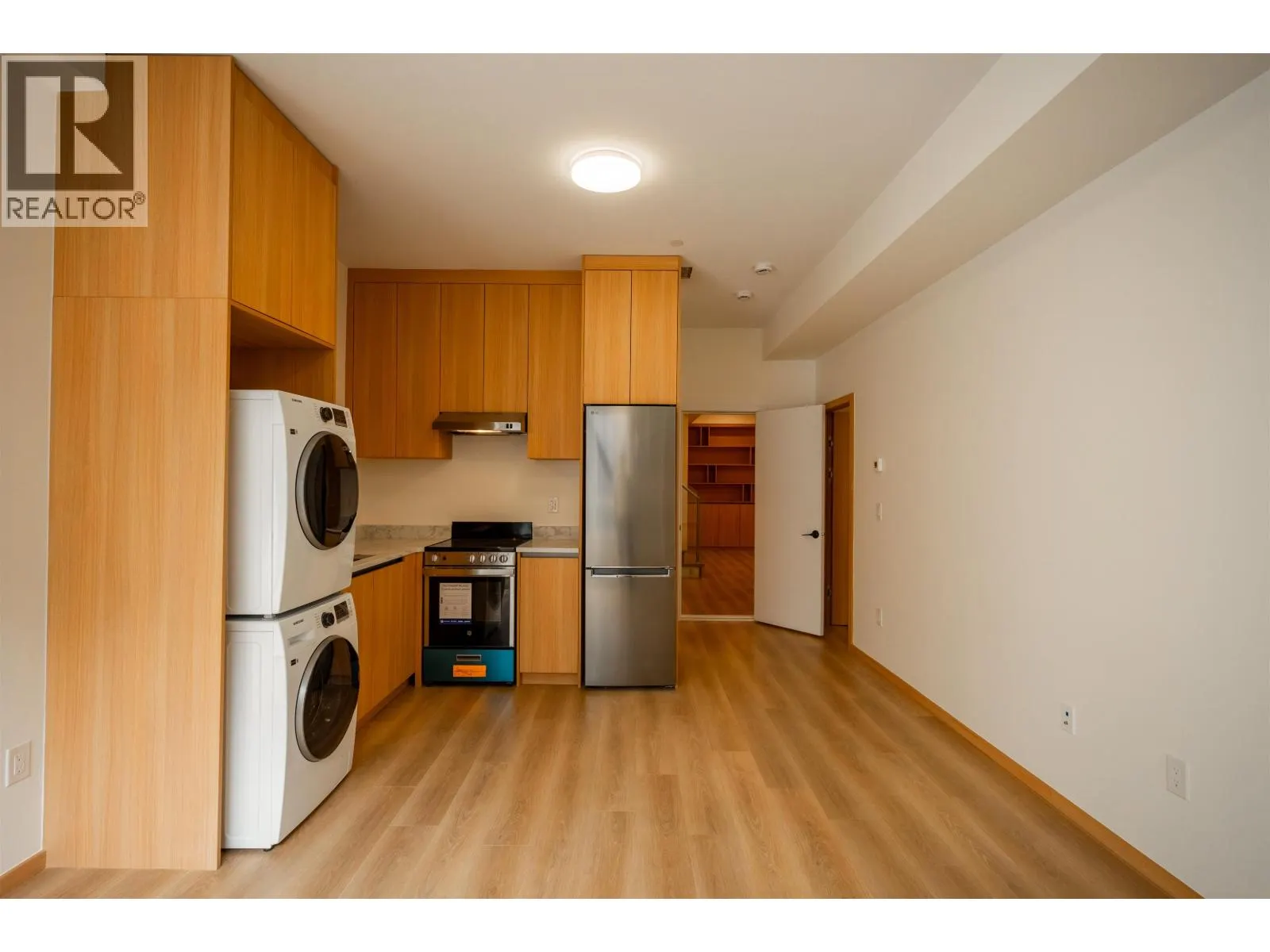 7 N HOWARD AVENUE