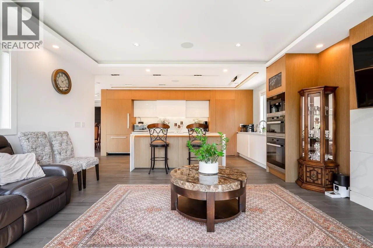 4399 HIGHLAND BOULEVARD