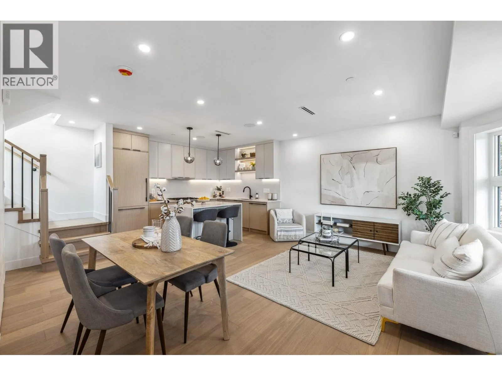 3381 VICTORIA DRIVE