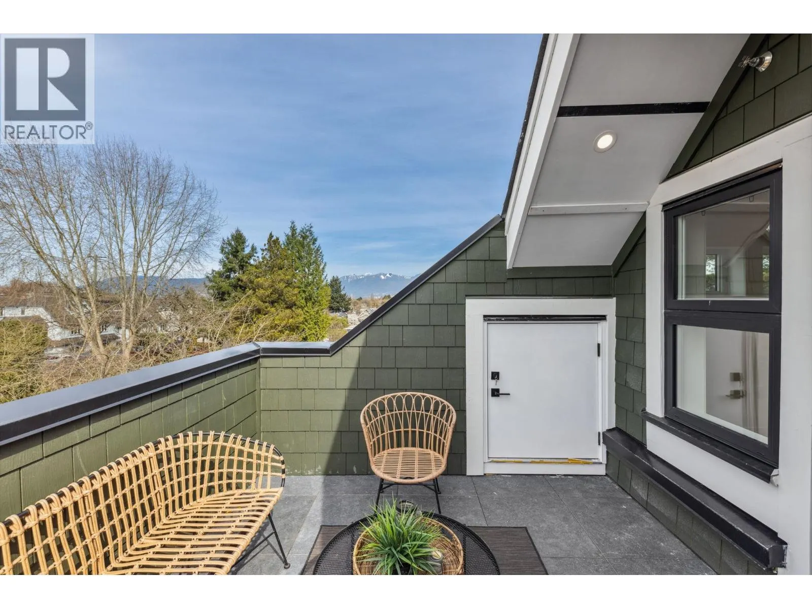 3381 VICTORIA DRIVE