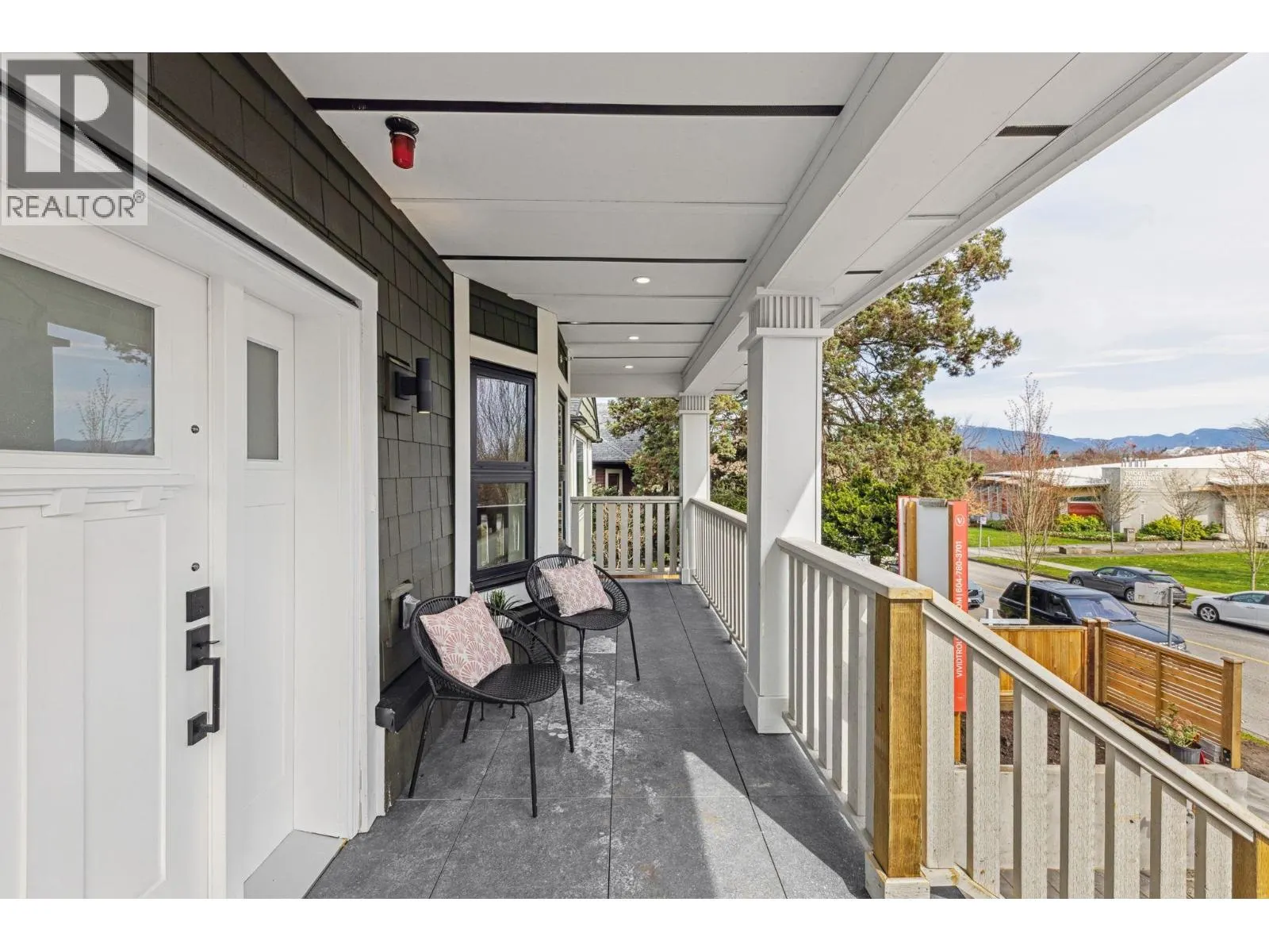 3381 VICTORIA DRIVE
