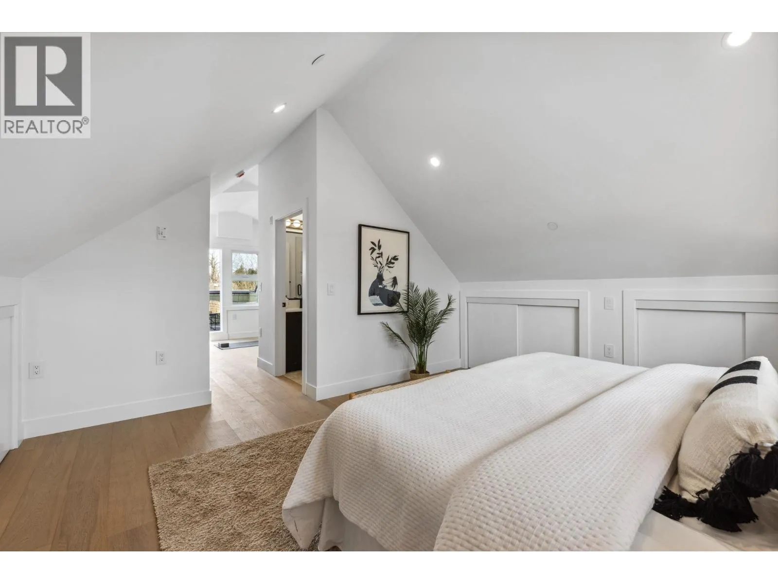 3381 VICTORIA DRIVE