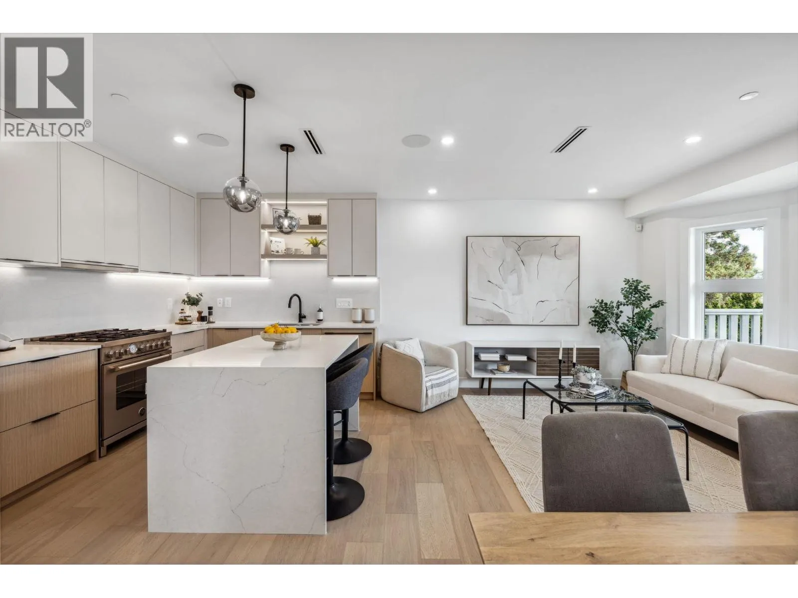 3381 VICTORIA DRIVE