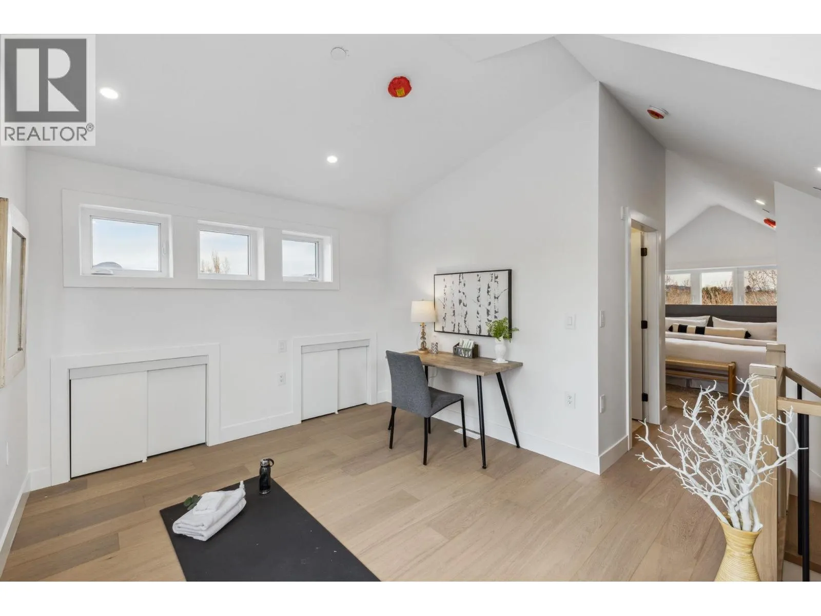 3381 VICTORIA DRIVE