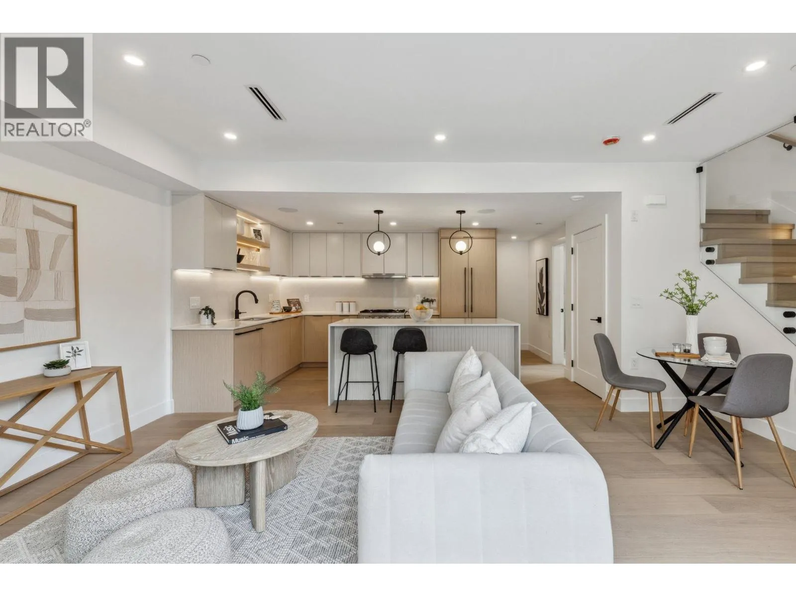 3383 VICTORIA DRIVE