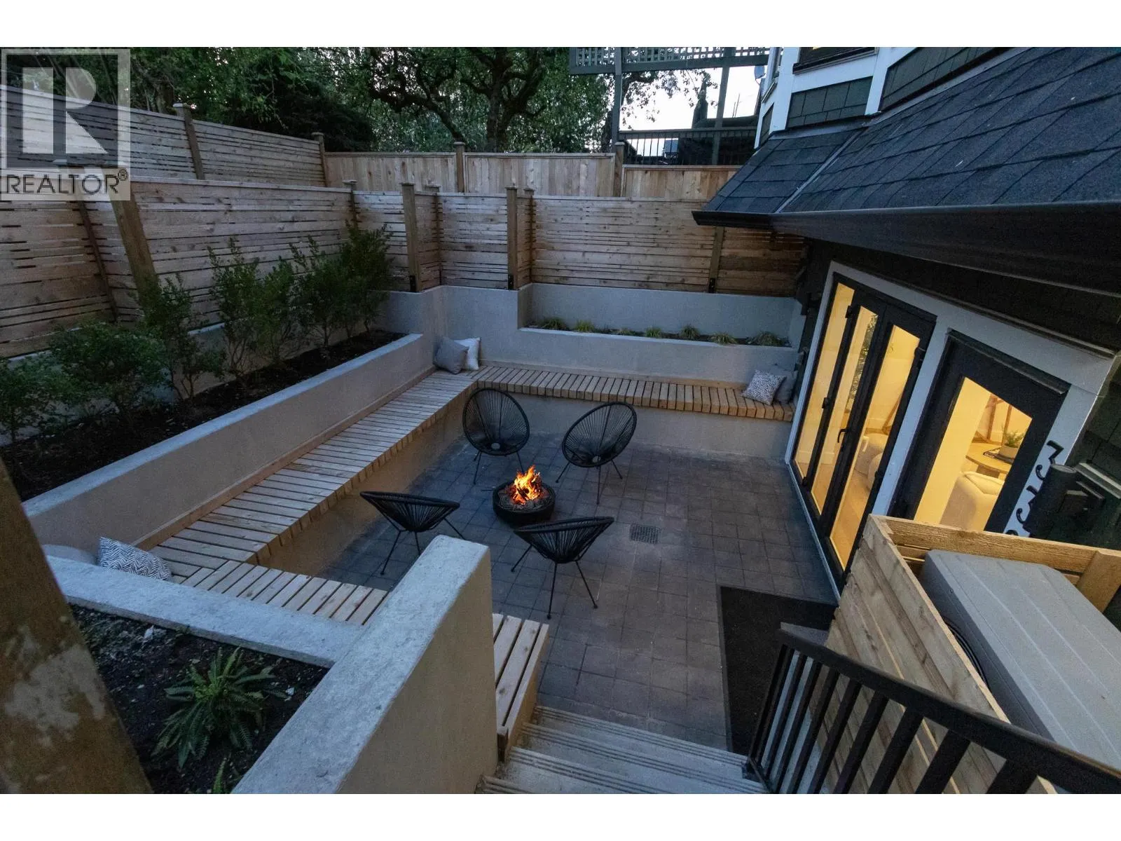 3383 VICTORIA DRIVE