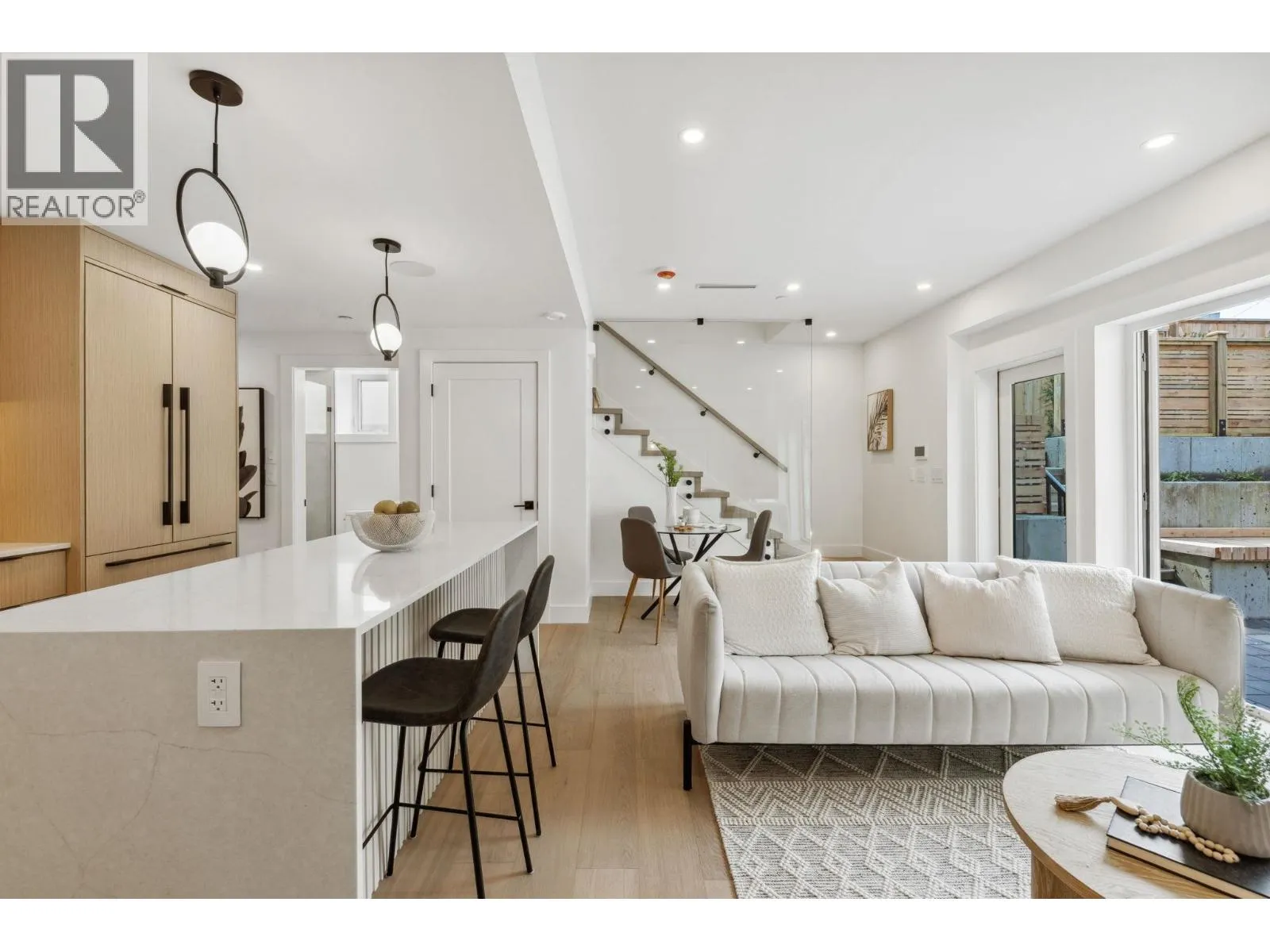 3383 VICTORIA DRIVE