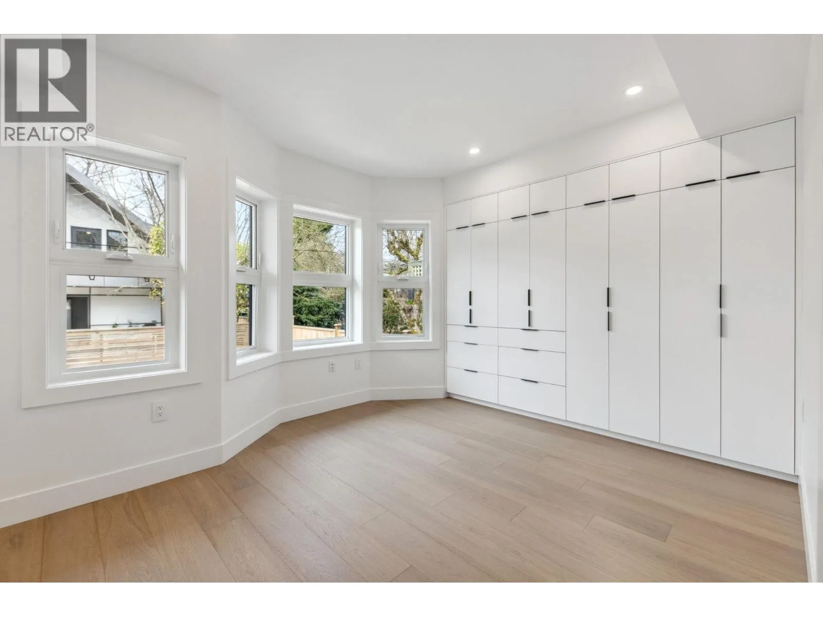 3383 VICTORIA DRIVE