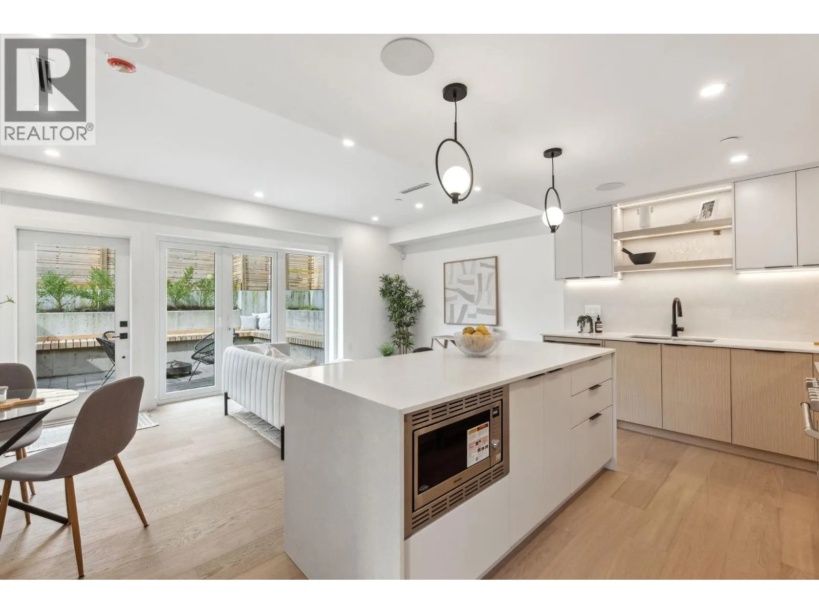 3383 VICTORIA DRIVE