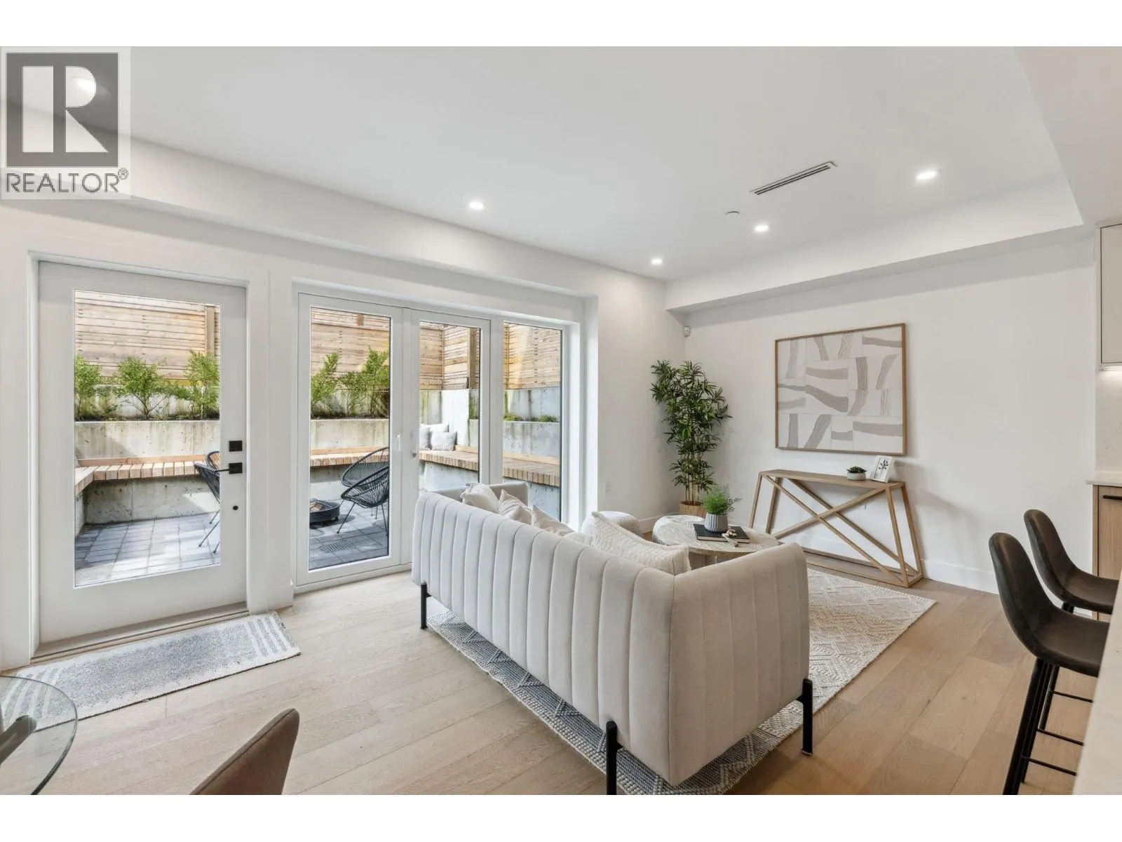 3383 VICTORIA DRIVE