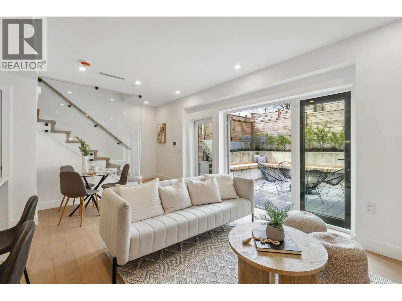 3383 VICTORIA DRIVE