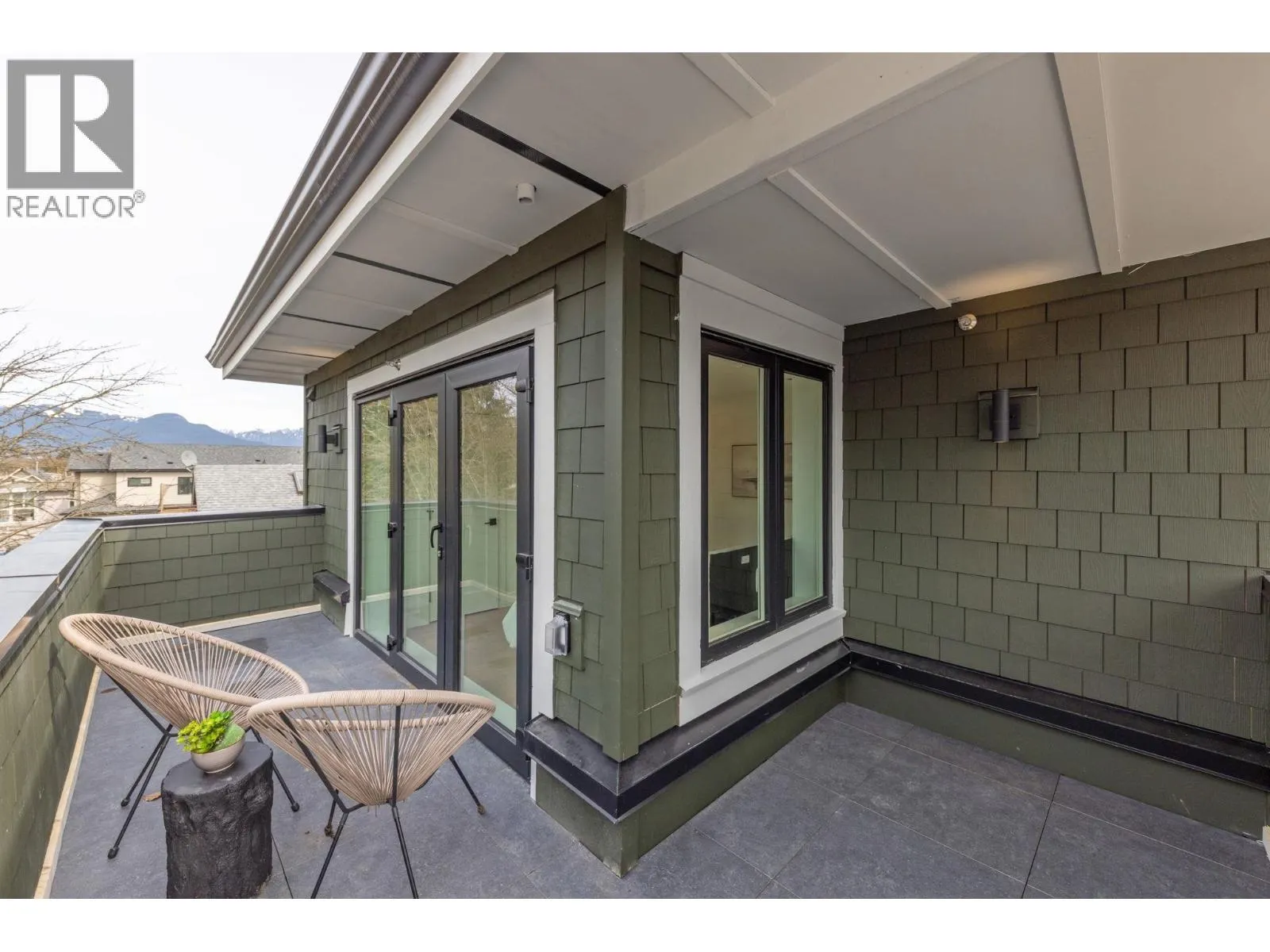 3383 VICTORIA DRIVE