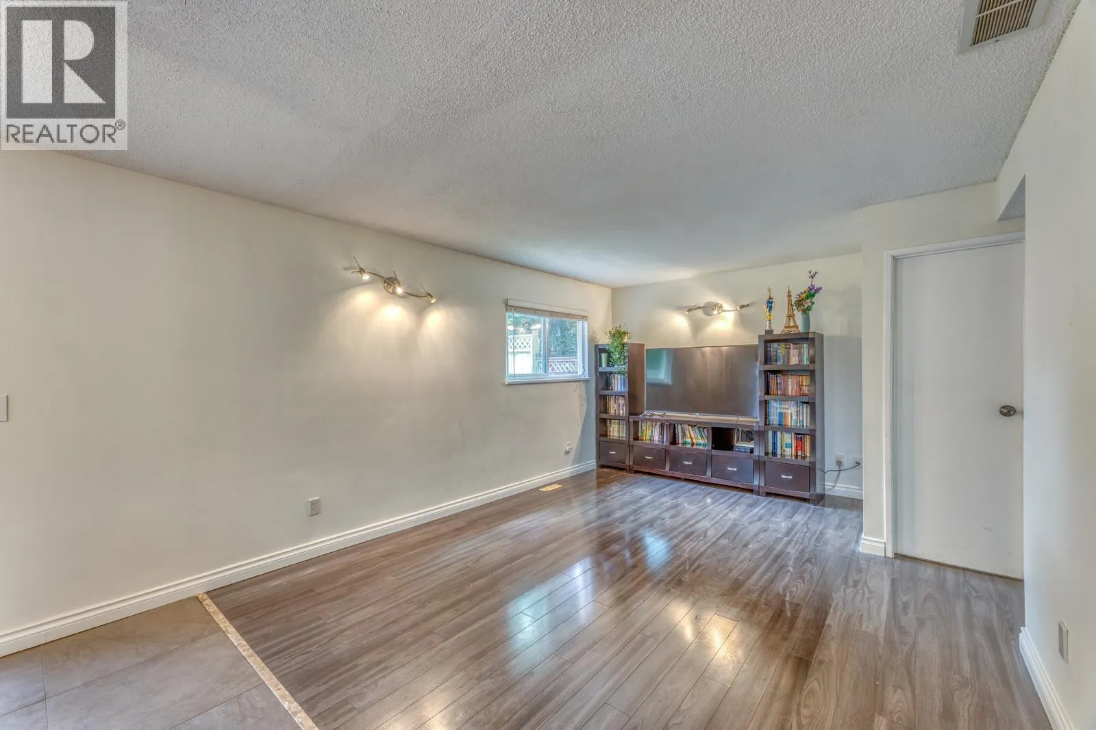 1309 NESTOR STREET