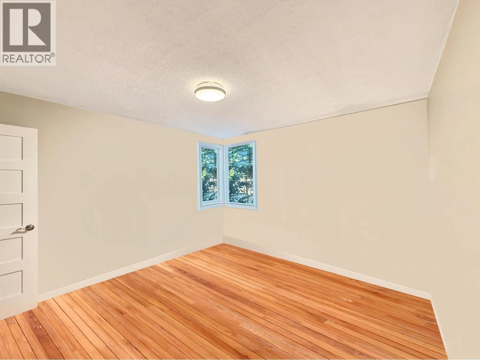 2365 LAURIER CRESCENT