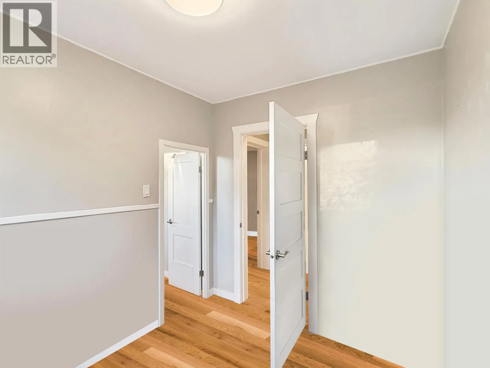 2365 LAURIER CRESCENT