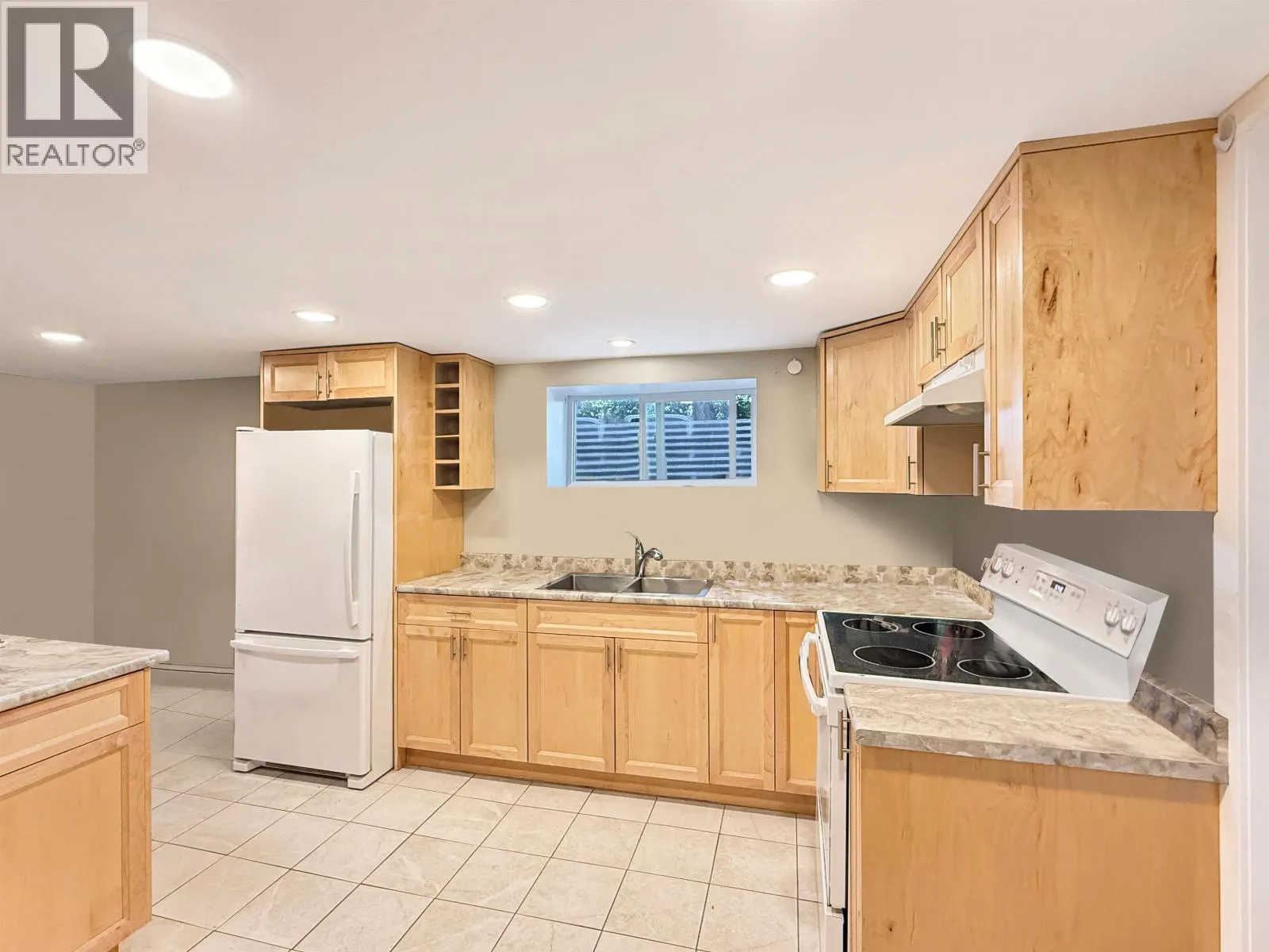 2365 LAURIER CRESCENT