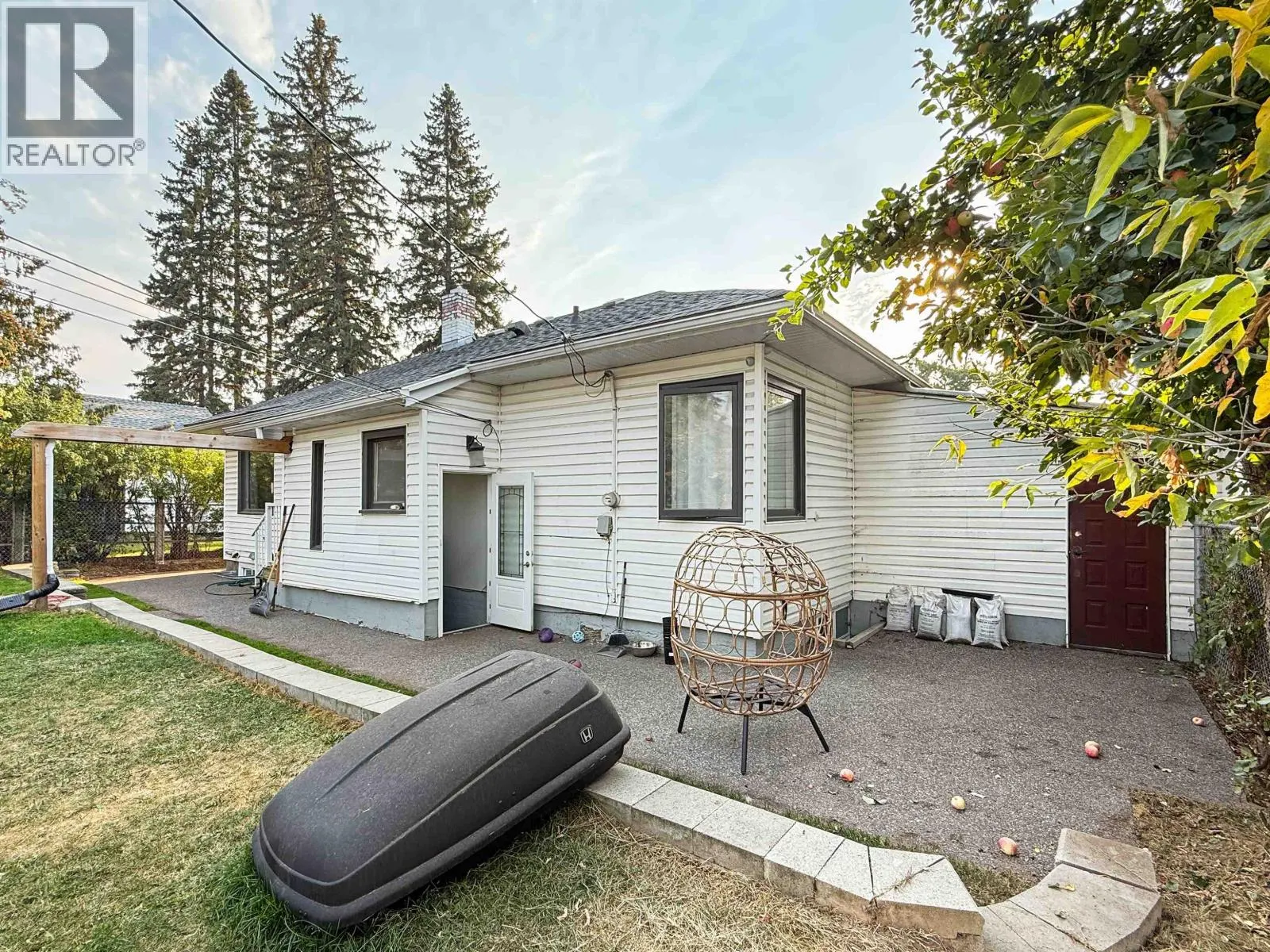 2365 LAURIER CRESCENT