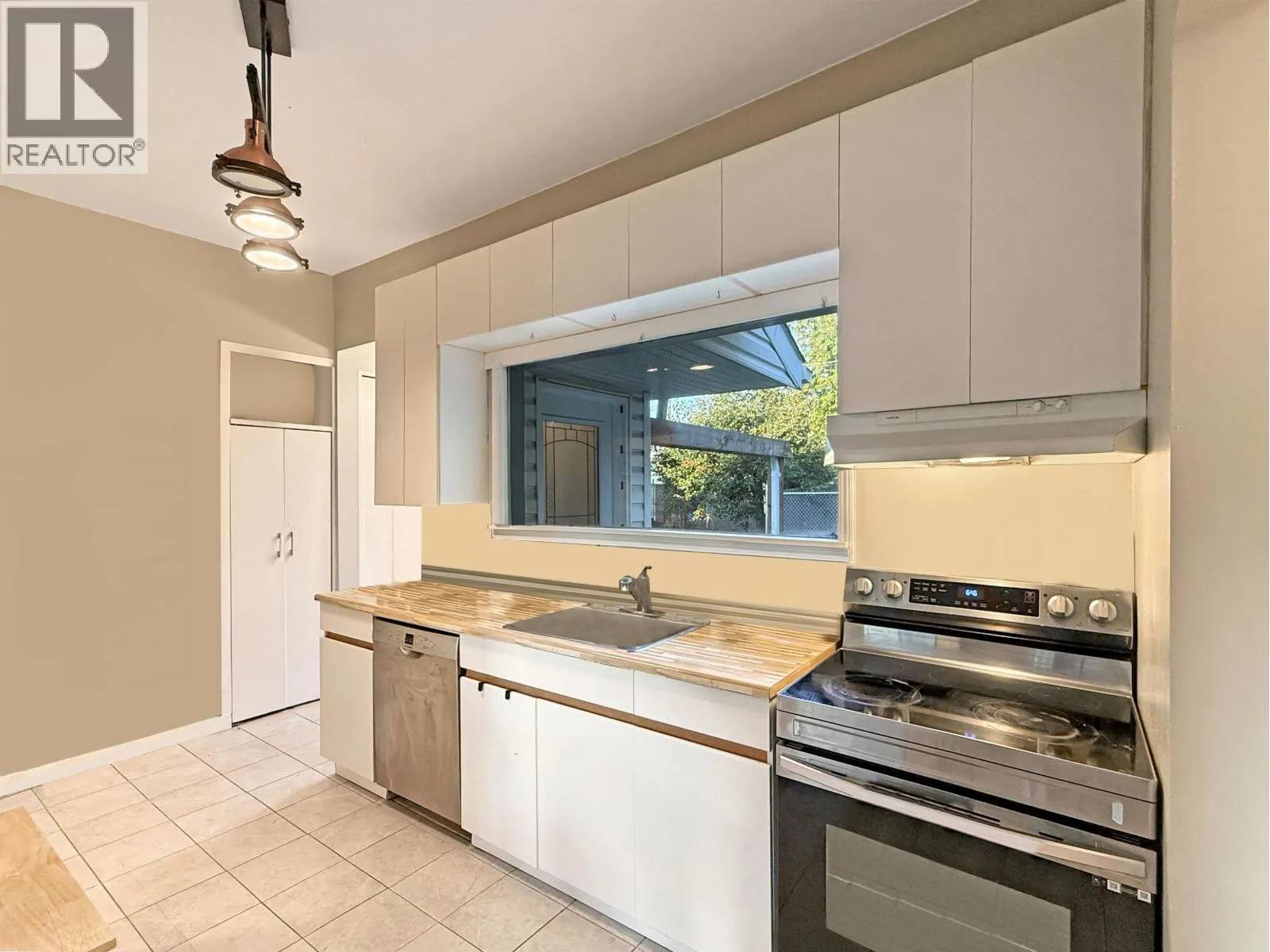 2365 LAURIER CRESCENT