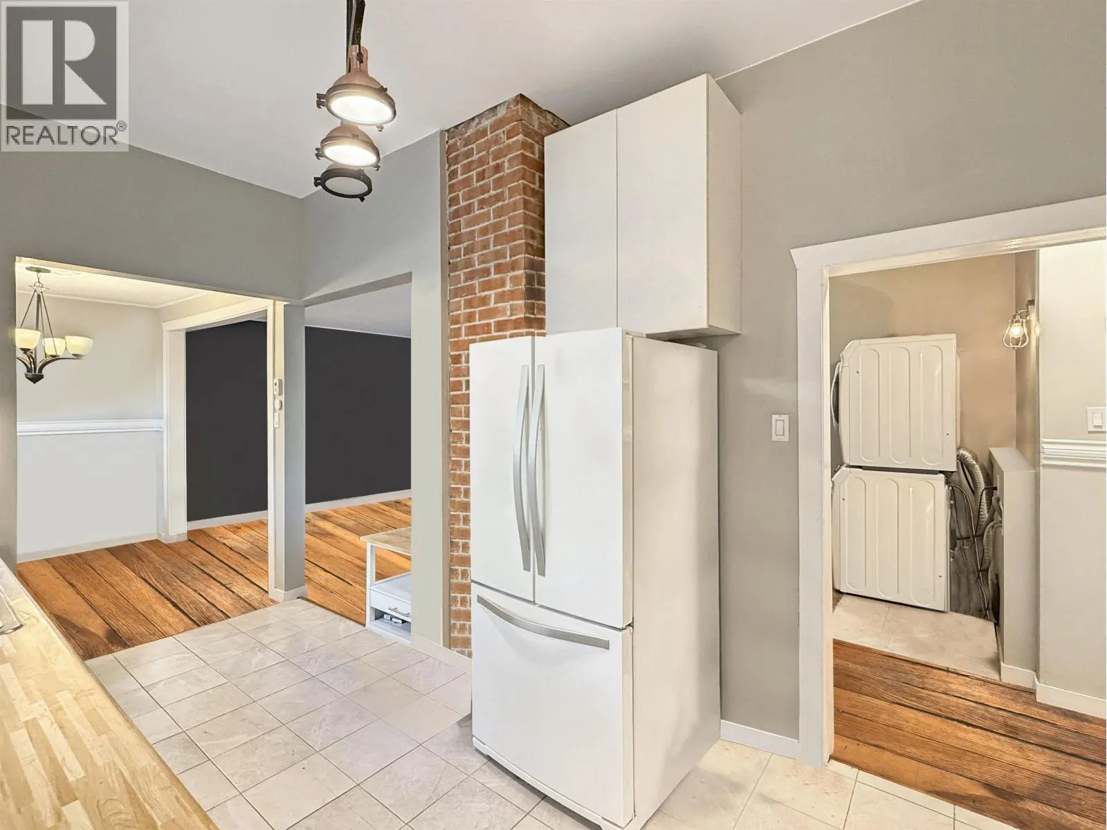 2365 LAURIER CRESCENT