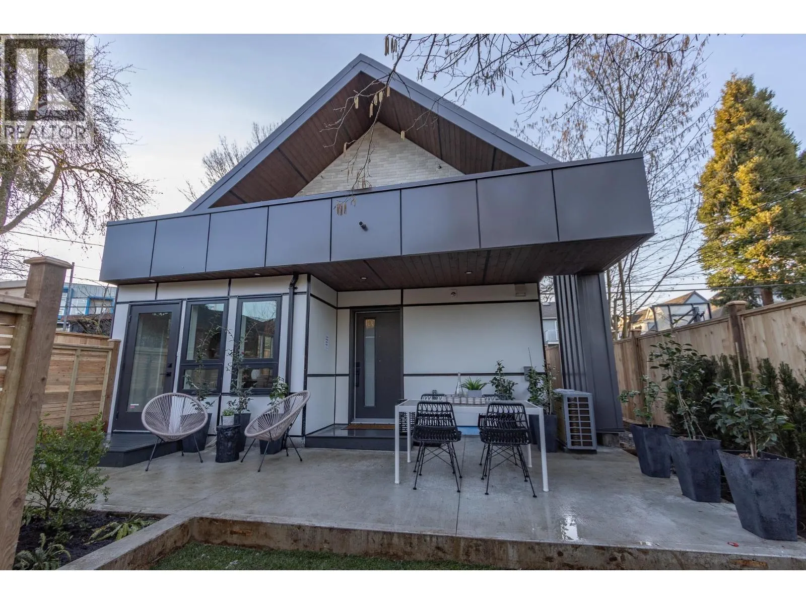 3387 VICTORIA DRIVE