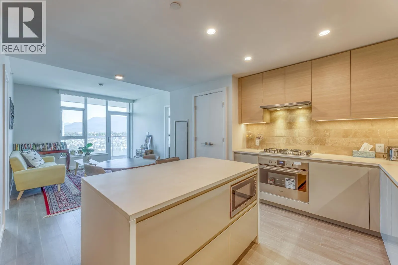 2806 4168 LOUGHEED HIGHWAY