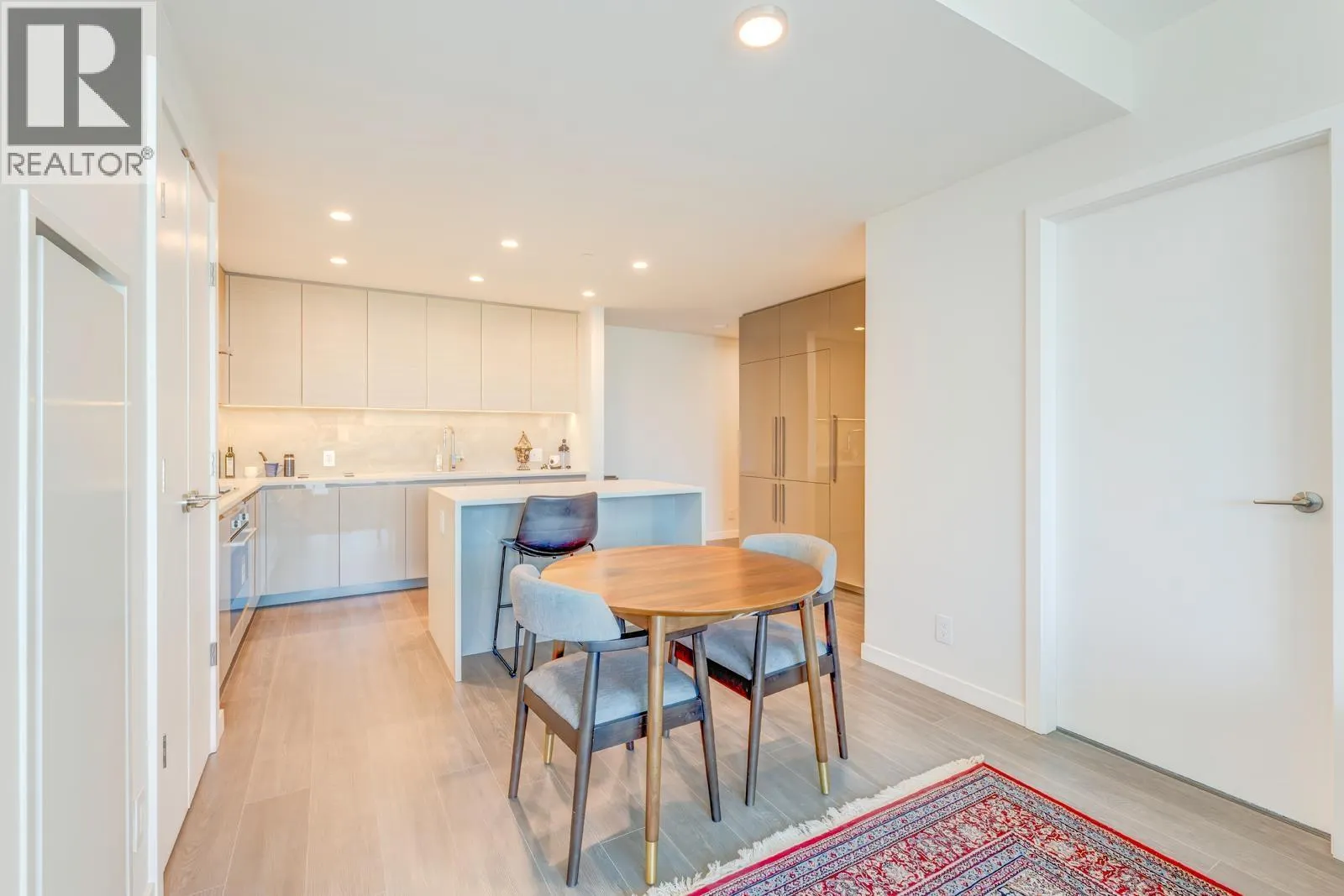 2806 4168 LOUGHEED HIGHWAY