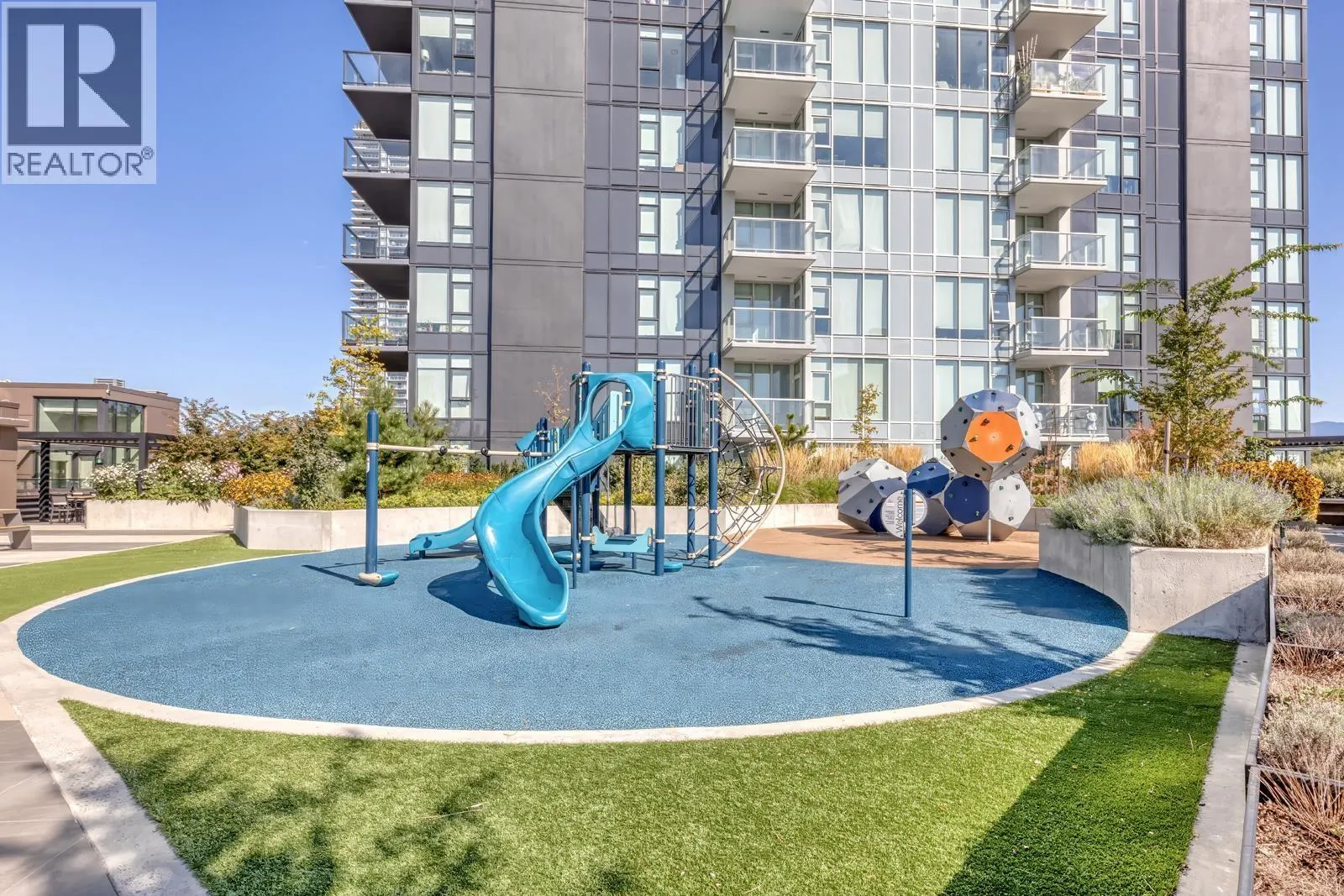 2806 4168 LOUGHEED HIGHWAY