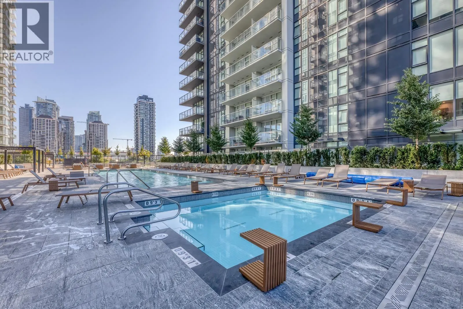 2806 4168 LOUGHEED HIGHWAY