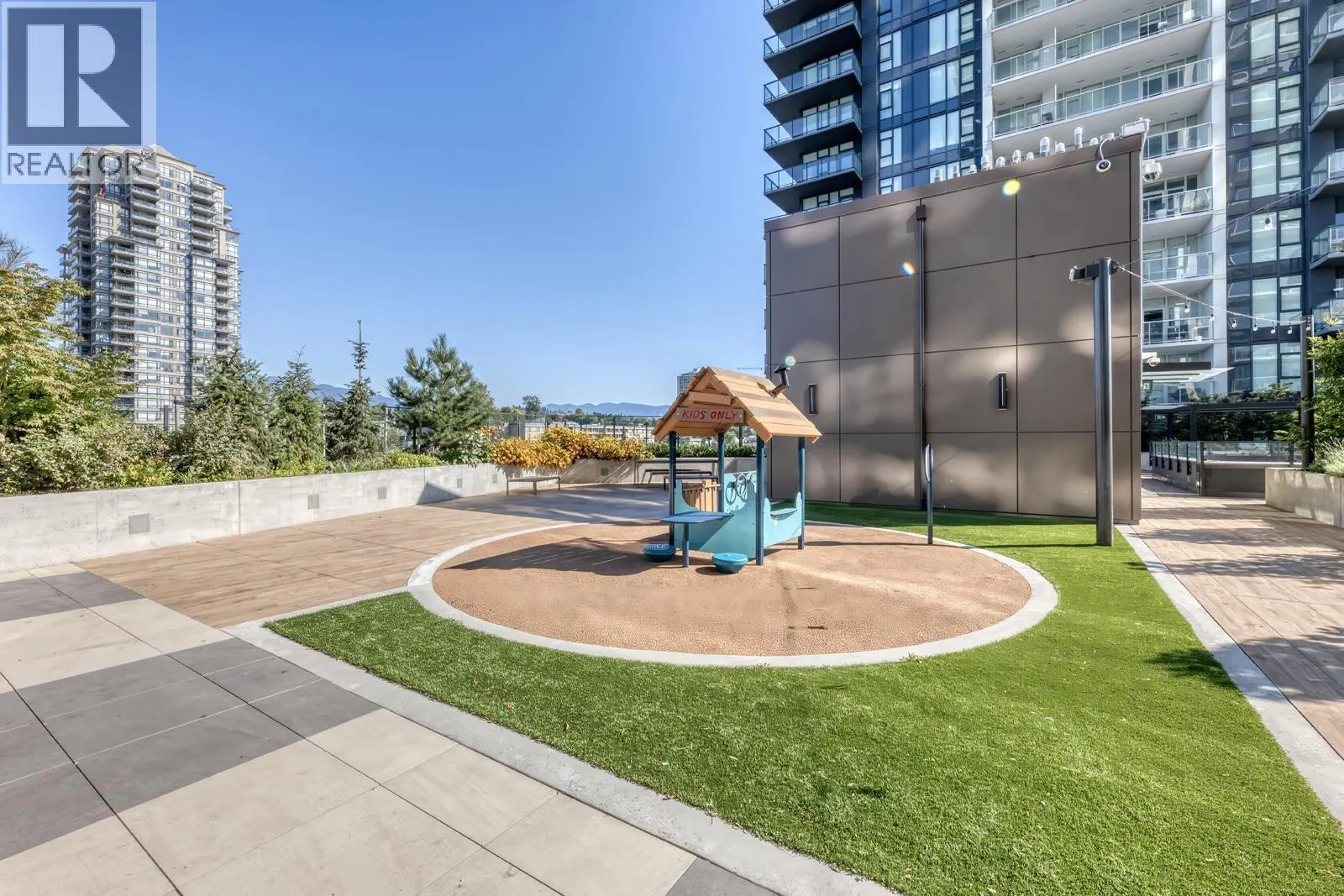 2806 4168 LOUGHEED HIGHWAY