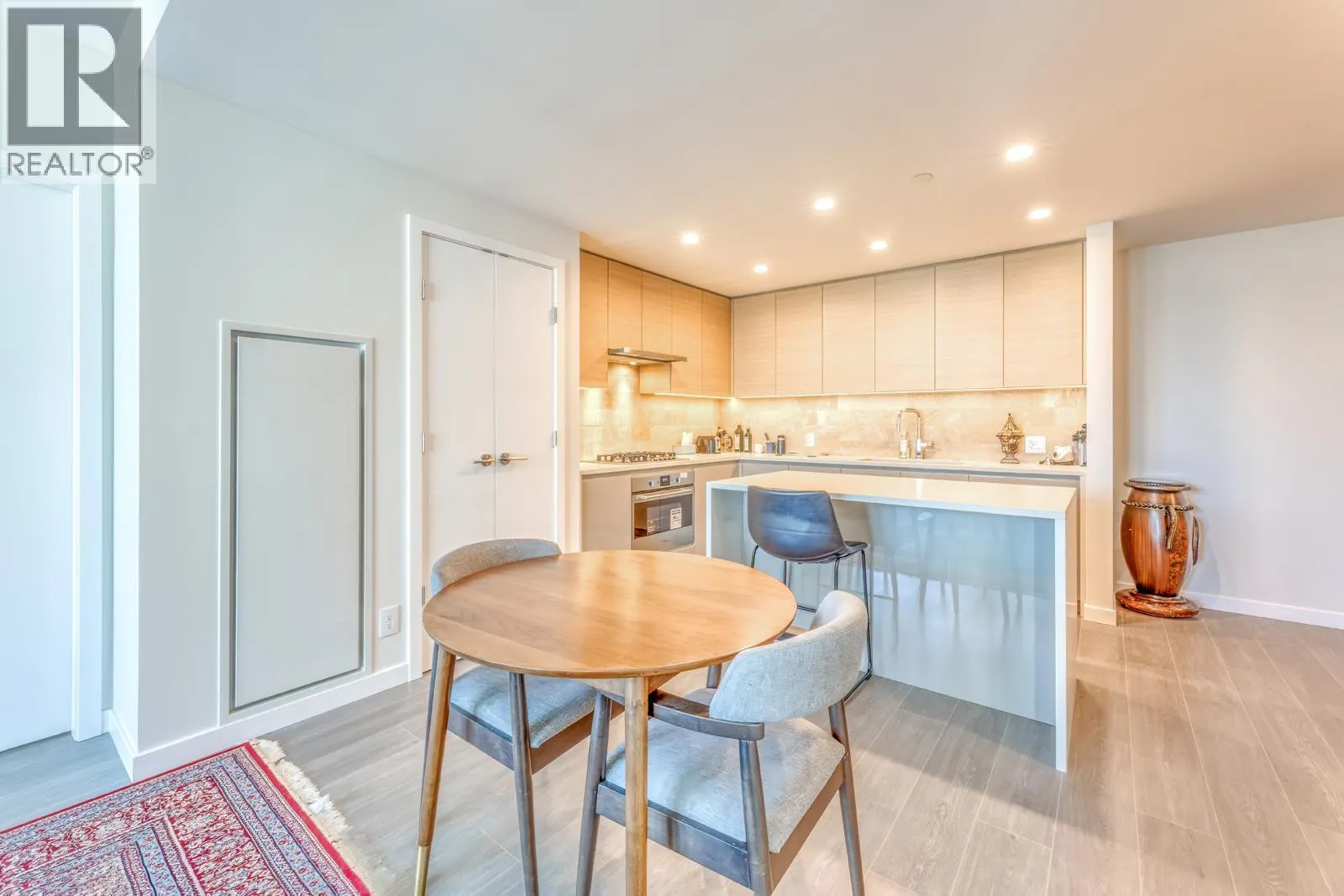 2806 4168 LOUGHEED HIGHWAY