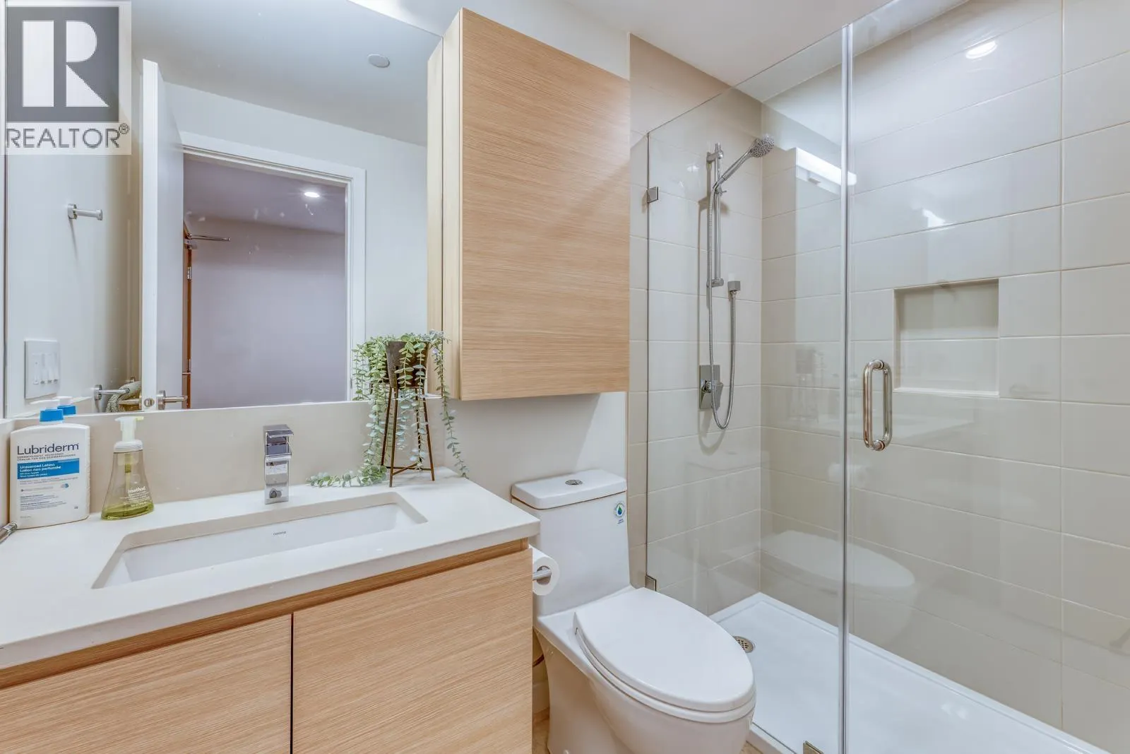 2806 4168 LOUGHEED HIGHWAY