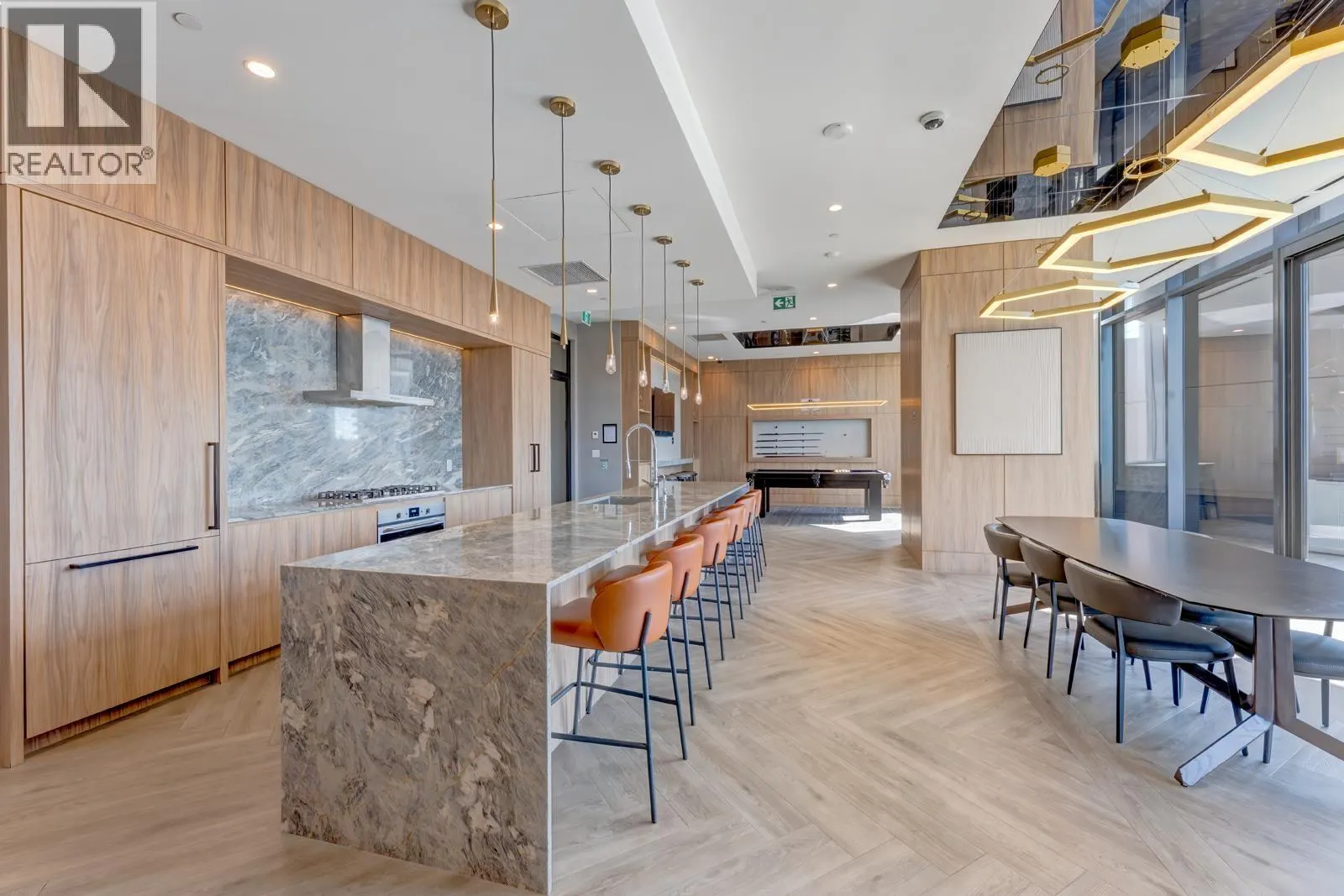 2806 4168 LOUGHEED HIGHWAY