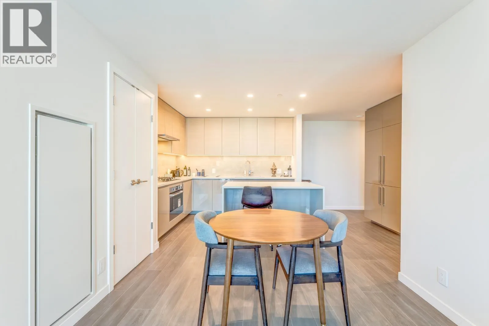 2806 4168 LOUGHEED HIGHWAY