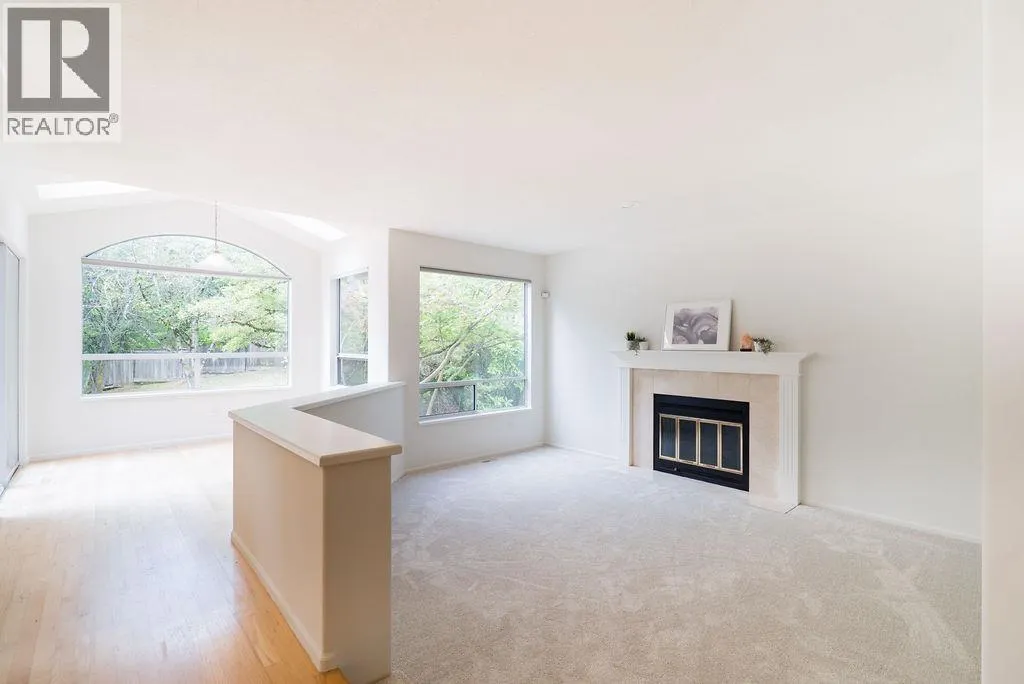 7 CADARWOOD COURT