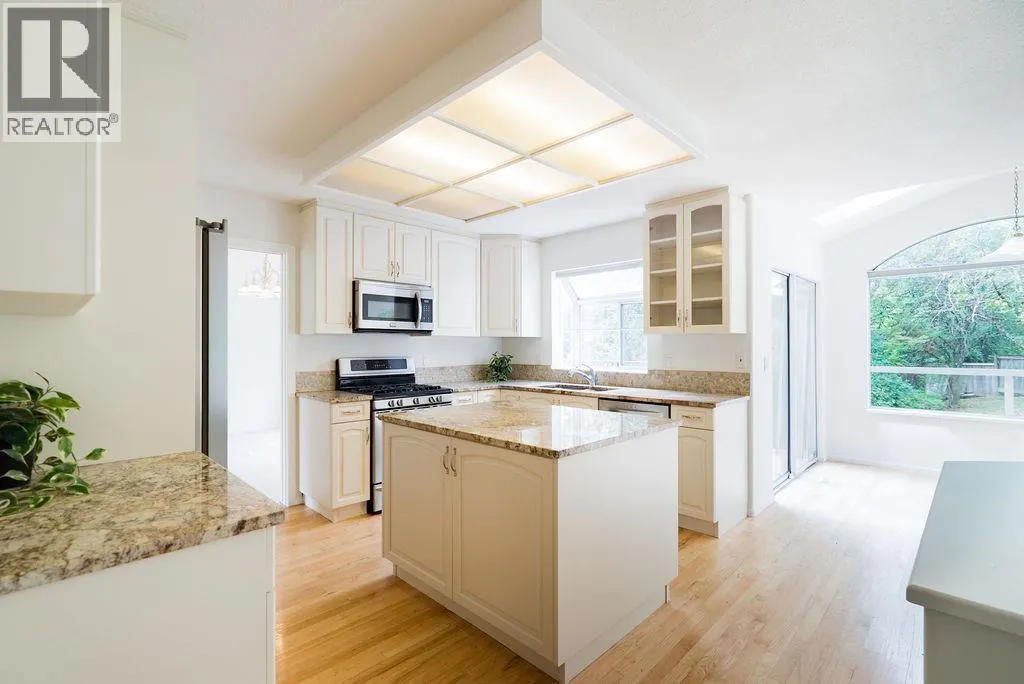 7 CADARWOOD COURT